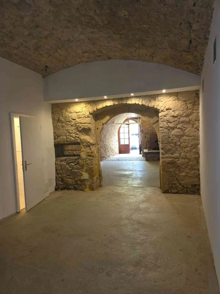 Local Commercial de 100m² au coeur du village