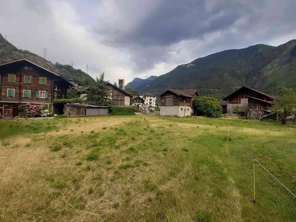 Bauland mit bewilligtem Baugesuch in bester Lage