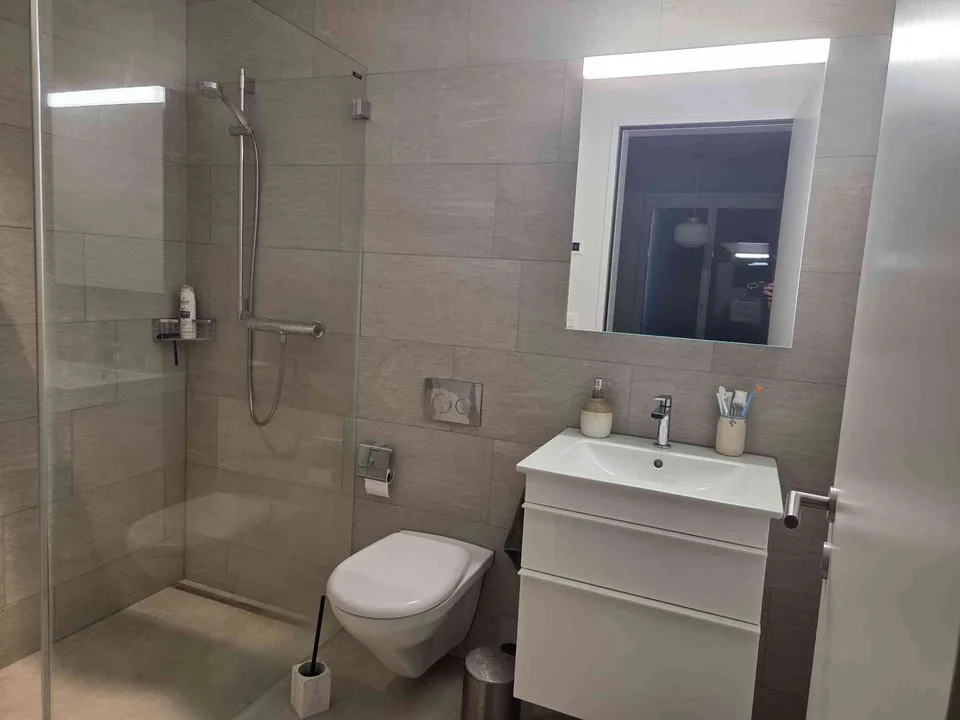Zu vermieten : Moderne 3.5 -Zimmer Wohnung mit grossem Balkon in Stein