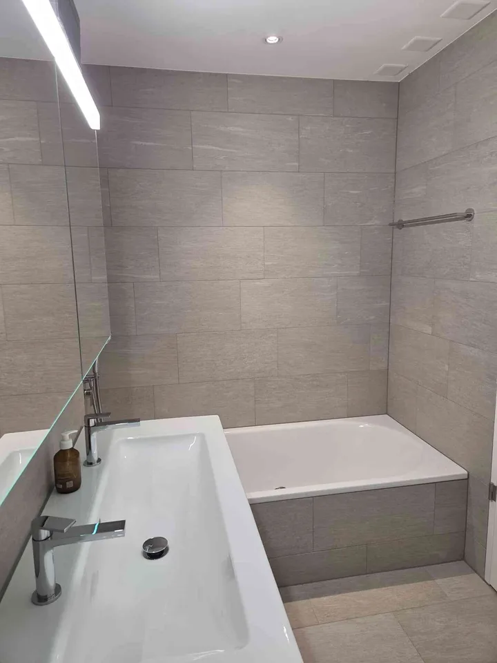 Zu vermieten : Moderne 3.5 -Zimmer Wohnung mit grossem Balkon in Stein
