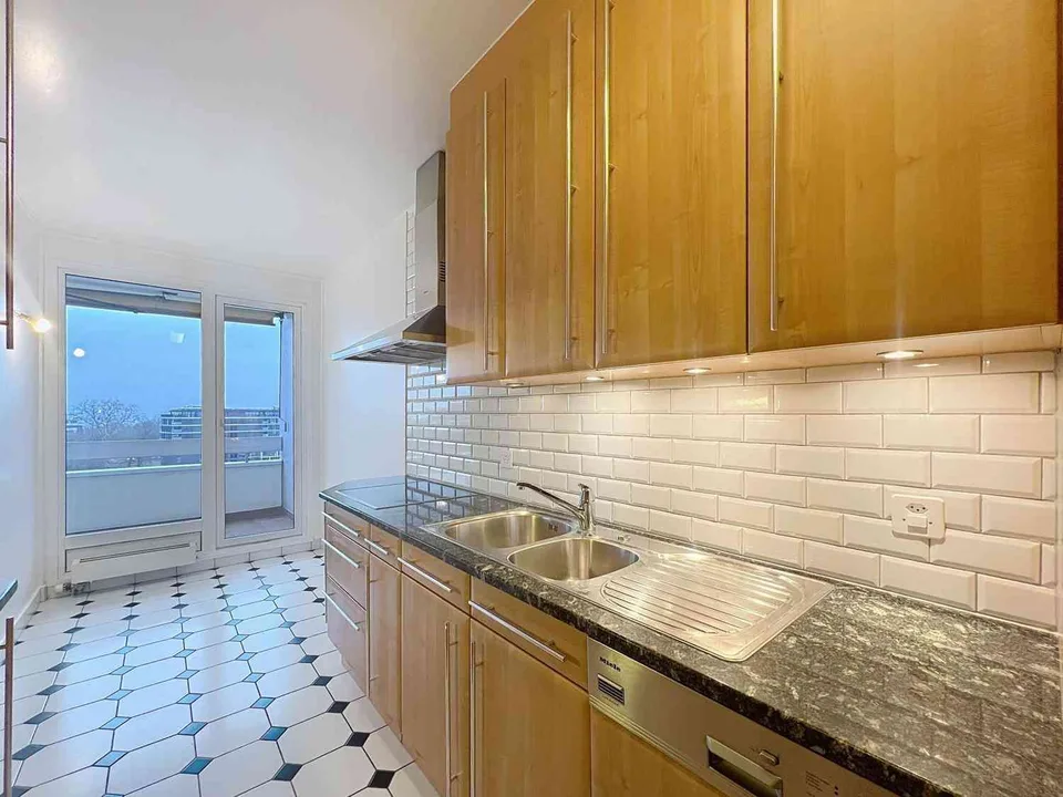 Appartement lumineux de 3 pièces avec balcon à Meyrin