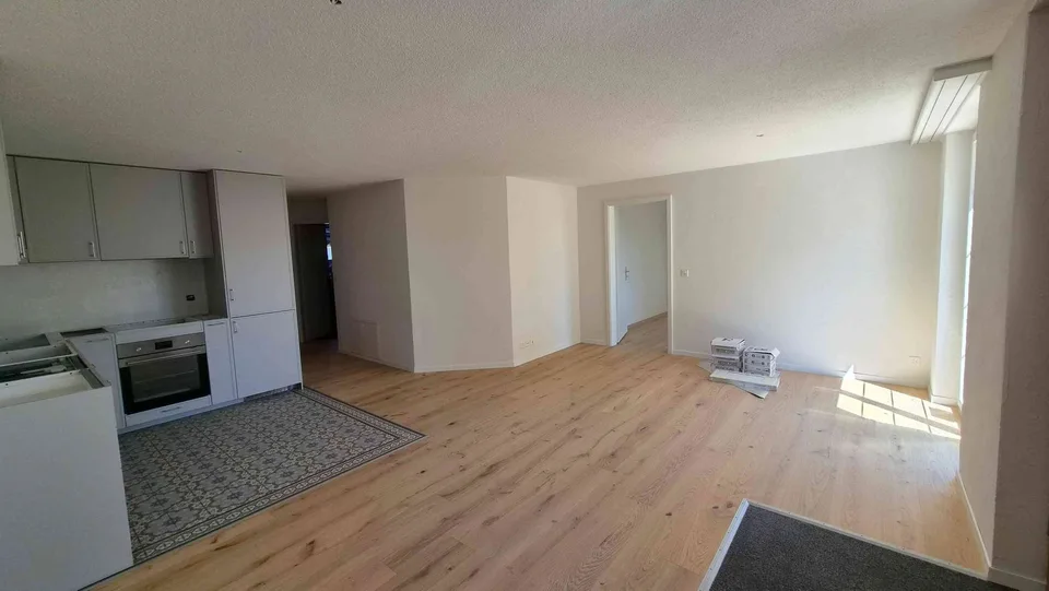 2-Zimmer-Einliegerwohnung EG mit eigenem Sitzplatz, inkl. P+aller NK