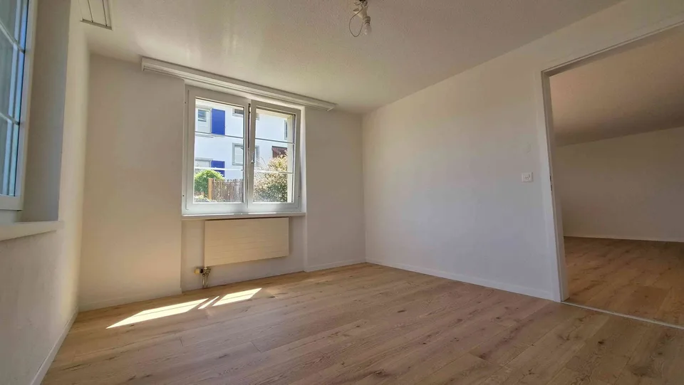 2-Zimmer-Einliegerwohnung EG mit eigenem Sitzplatz, inkl. P+aller NK