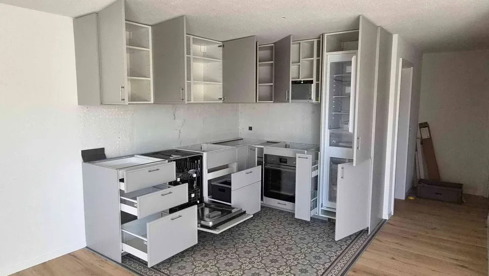 2-Zimmer-Einliegerwohnung EG mit eigenem Sitzplatz, inkl. P+aller NK