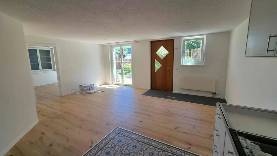 2-Zimmer-Einliegerwohnung EG mit eigenem Sitzplatz, inkl. P+aller NK