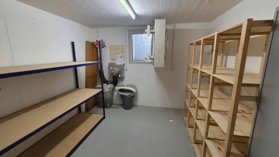 2-Zimmer-Einliegerwohnung EG mit eigenem Sitzplatz, inkl. P+aller NK