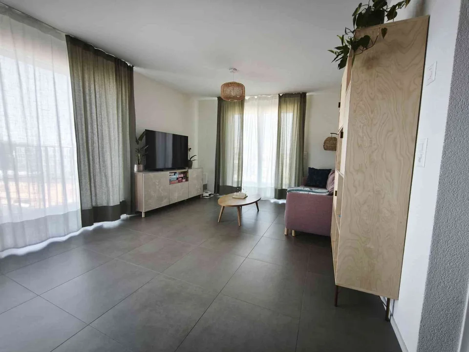 Appartement attique lumineux de 3,5 pièces à Renens VD