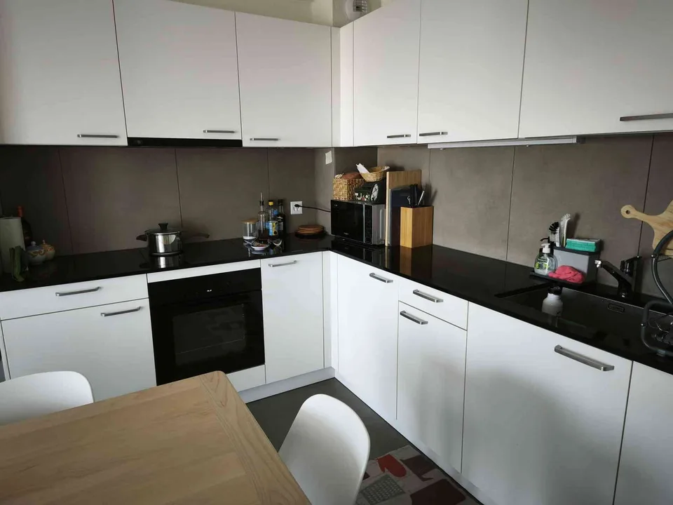 Appartement attique lumineux de 3,5 pièces à Renens VD