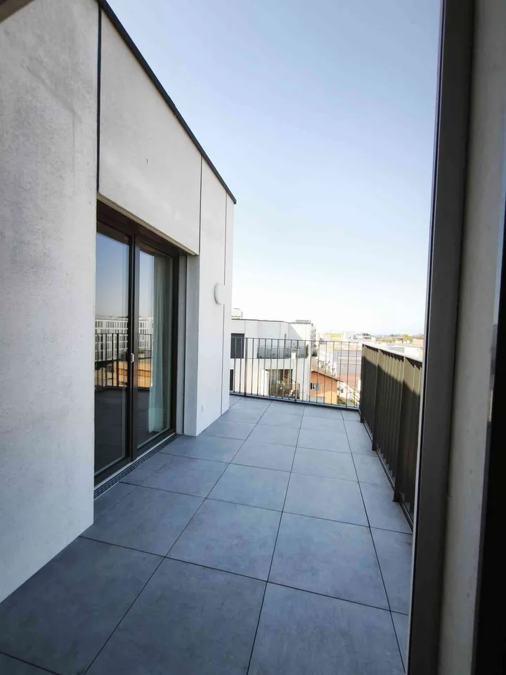 Appartement attique lumineux de 3,5 pièces à Renens VD