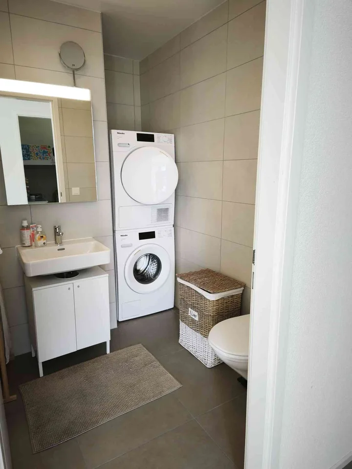 Appartement attique lumineux de 3,5 pièces à Renens VD