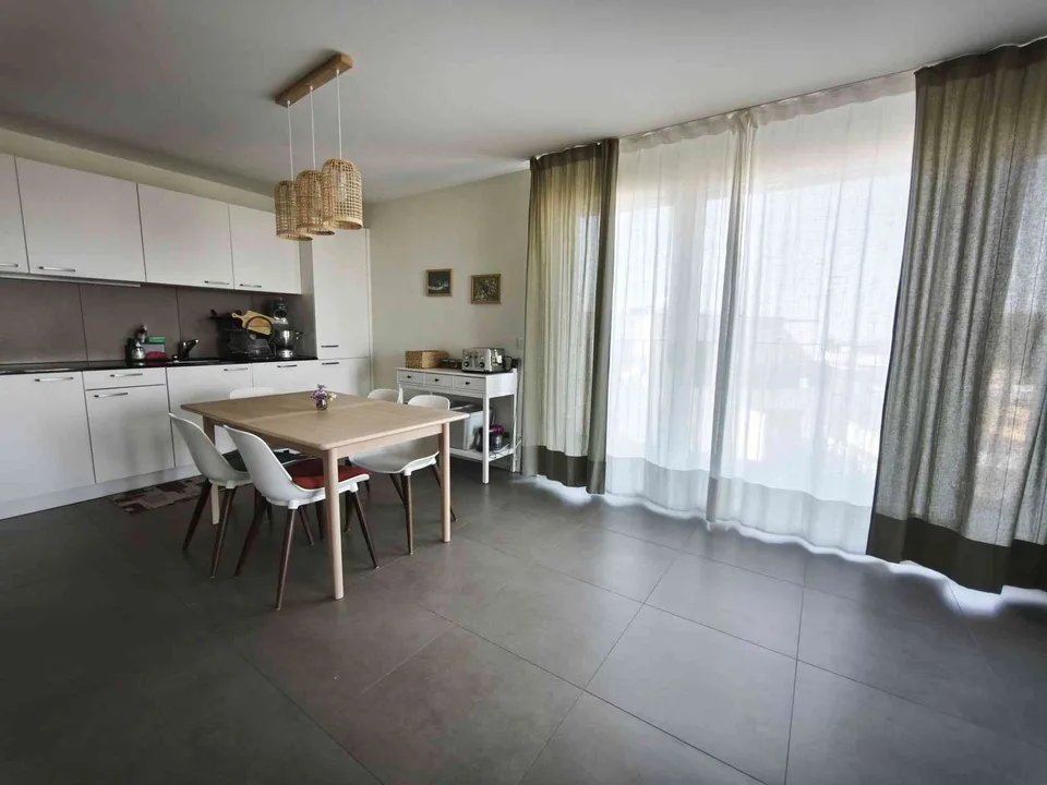 Appartement attique lumineux de 3,5 pièces à Renens VD