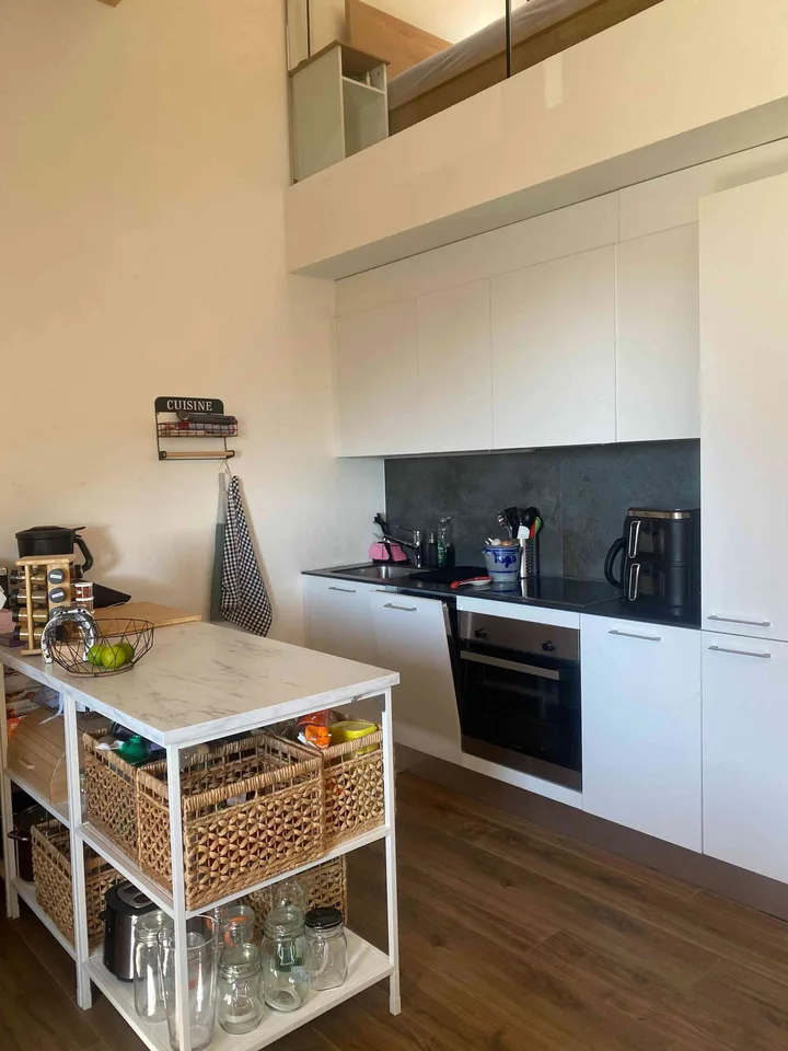 Charmant appartement en attique de 1.5 pièces à Gimel