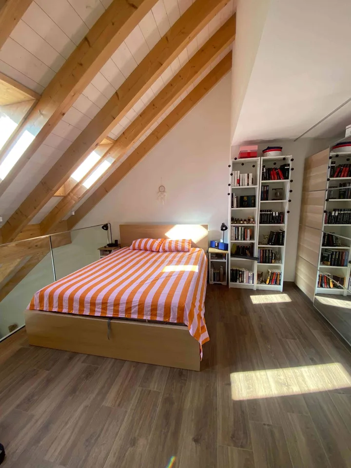 Charmant appartement en attique de 1.5 pièces à Gimel