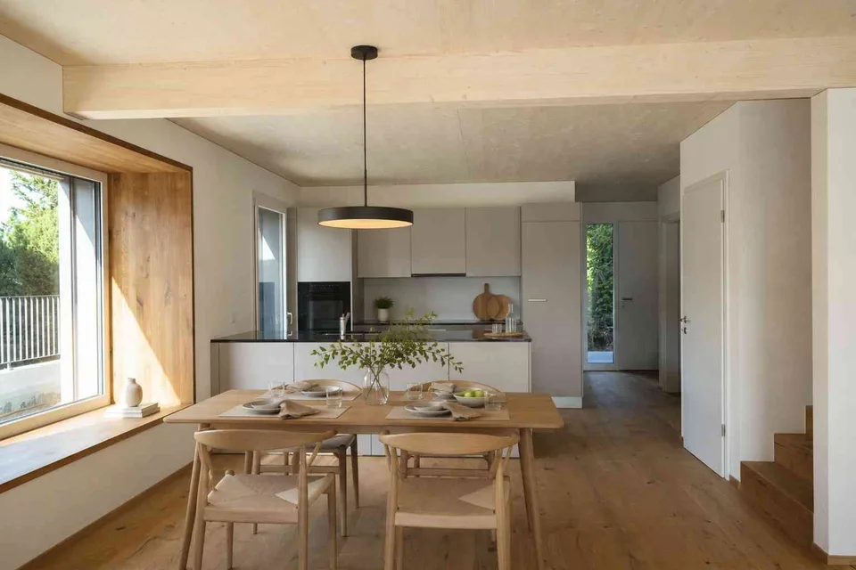 Moderner 6.5-Zimmer-Doppeleinfamilienhaus-Neubau in Reinach AG