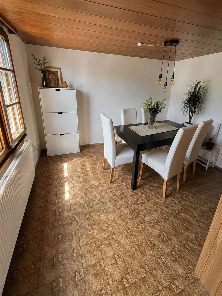 Charmantes 5.5-Zimmer-Reiheneckhaus mit Gartensitzplatz in Neuhaus SG