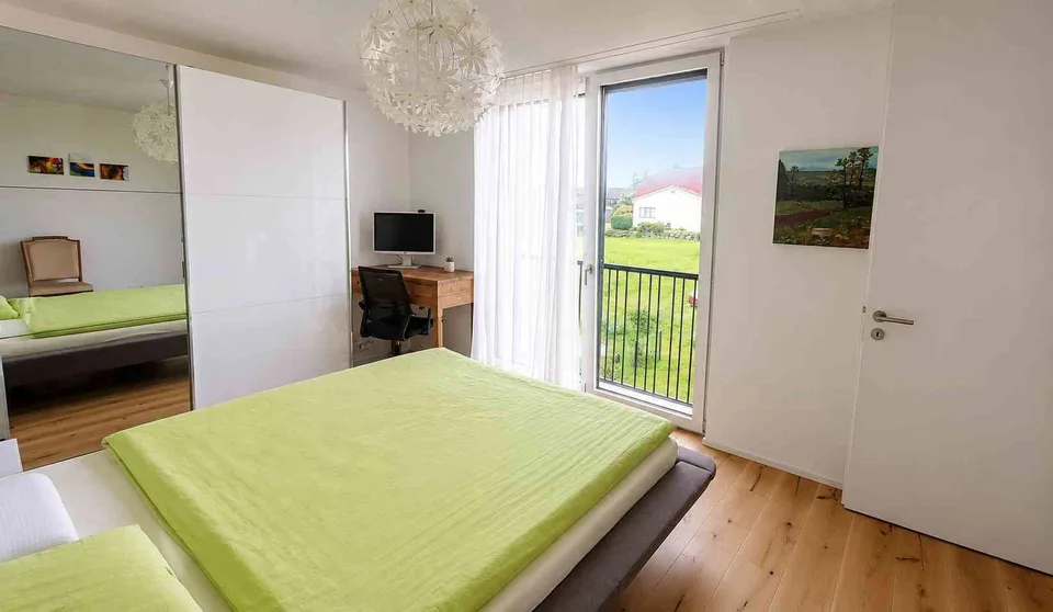 Helle 2.5-Zimmer-Wohnung mit grossem Balkon und Blick ins Grüne
