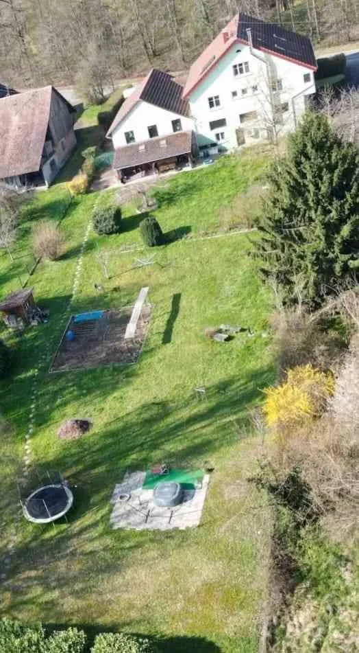 Charmantes Platzwunder in Mertzen (FR): Wohnen, Arbeiten und Natur
