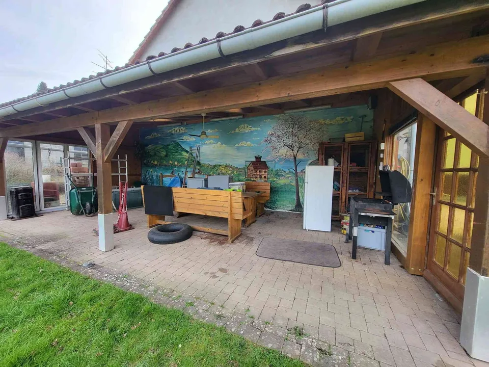 Charmantes Platzwunder in Mertzen (FR): Wohnen, Arbeiten und Natur