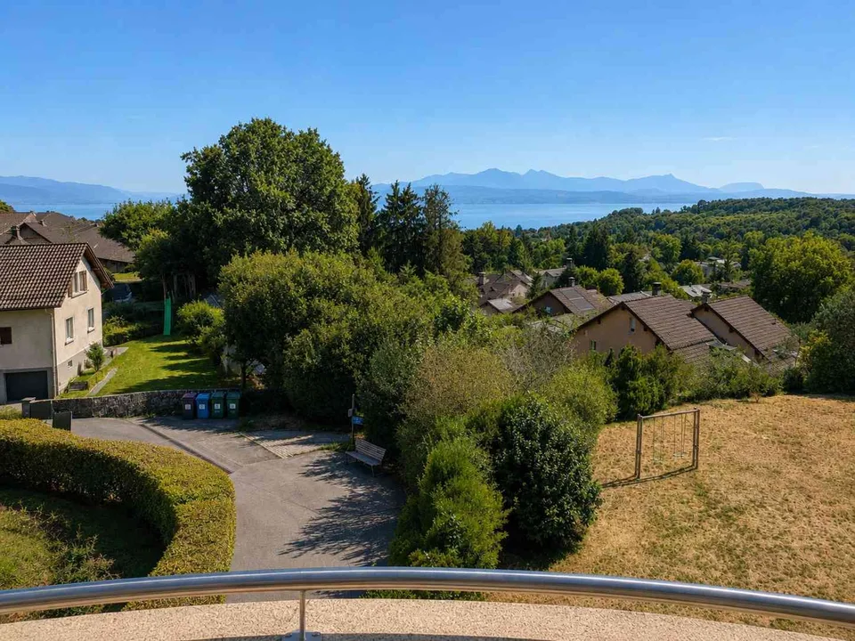 Attique 4.5 pièces, vue lac et Alpes, terrasse à Chemin de la Cigale
