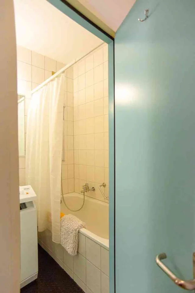 TOP spacious downtown location. Secure & safe. Own Miele wm, 2385