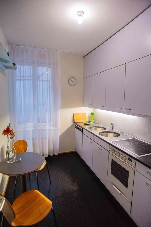 TOP spacious downtown location. Secure & safe. Own Miele wm, 2385