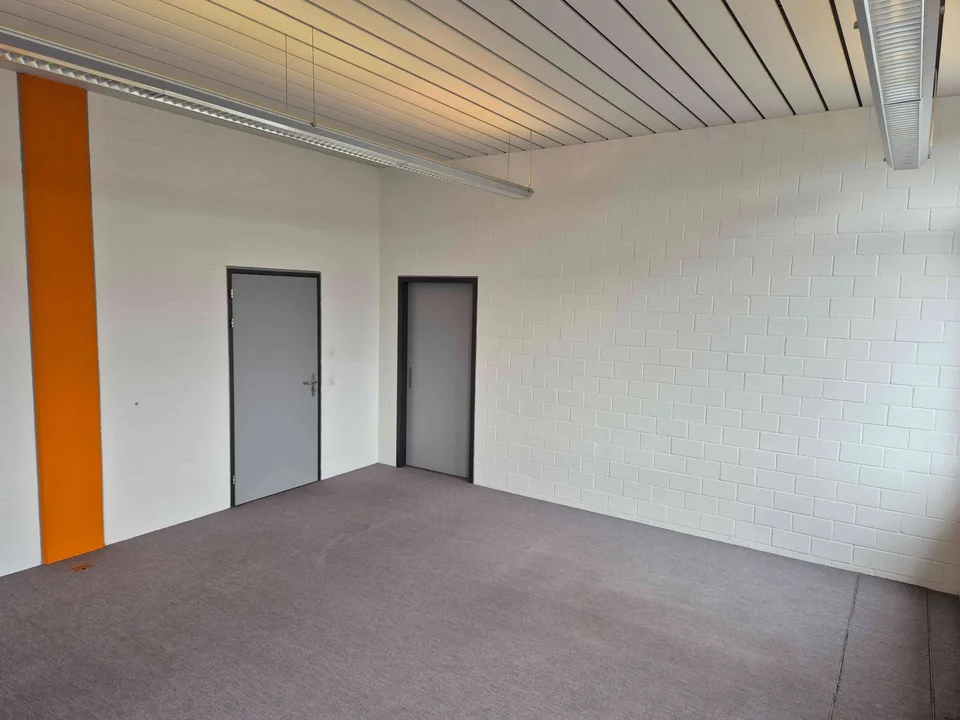 Büro mit viel Tageslicht – sofort verfügbar und attraktiv im Preis