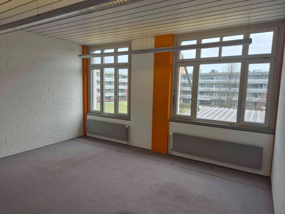 Büro mit viel Tageslicht – sofort verfügbar und attraktiv im Preis
