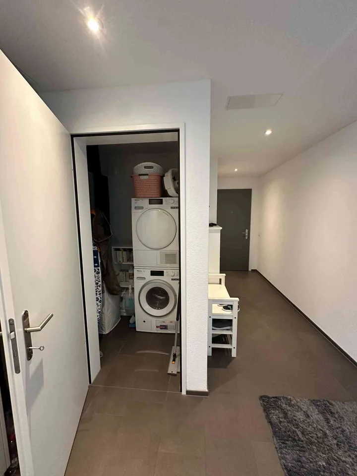 Grosszügige helle 4.5-Zimmer-Wohnung im 1. OG mit riesiger Terrasse