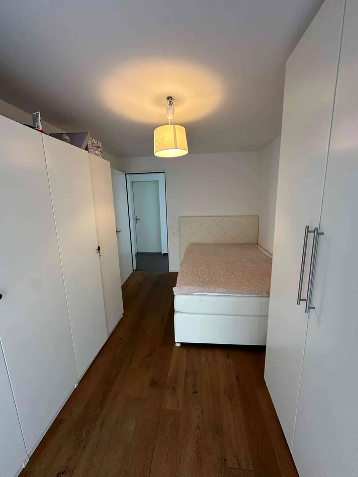 Grosszügige helle 4.5-Zimmer-Wohnung im 1. OG mit riesiger Terrasse