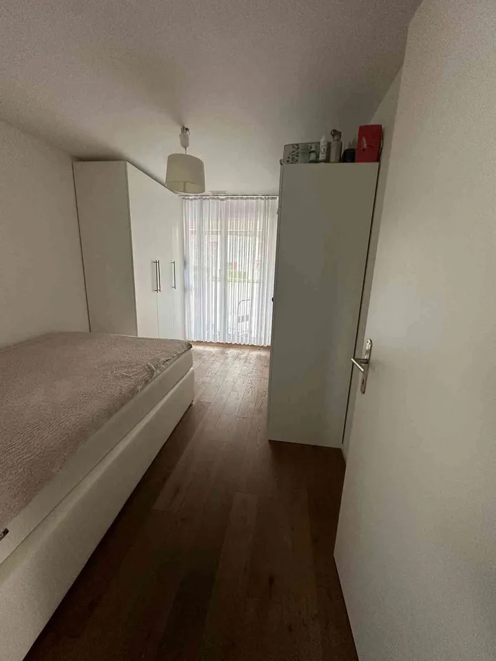 Grosszügige helle 4.5-Zimmer-Wohnung im 1. OG mit riesiger Terrasse