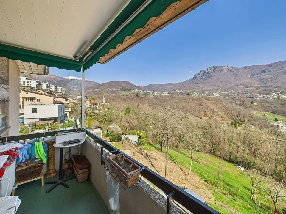 Attico 4.5 locali con vista monti a Lugaggia