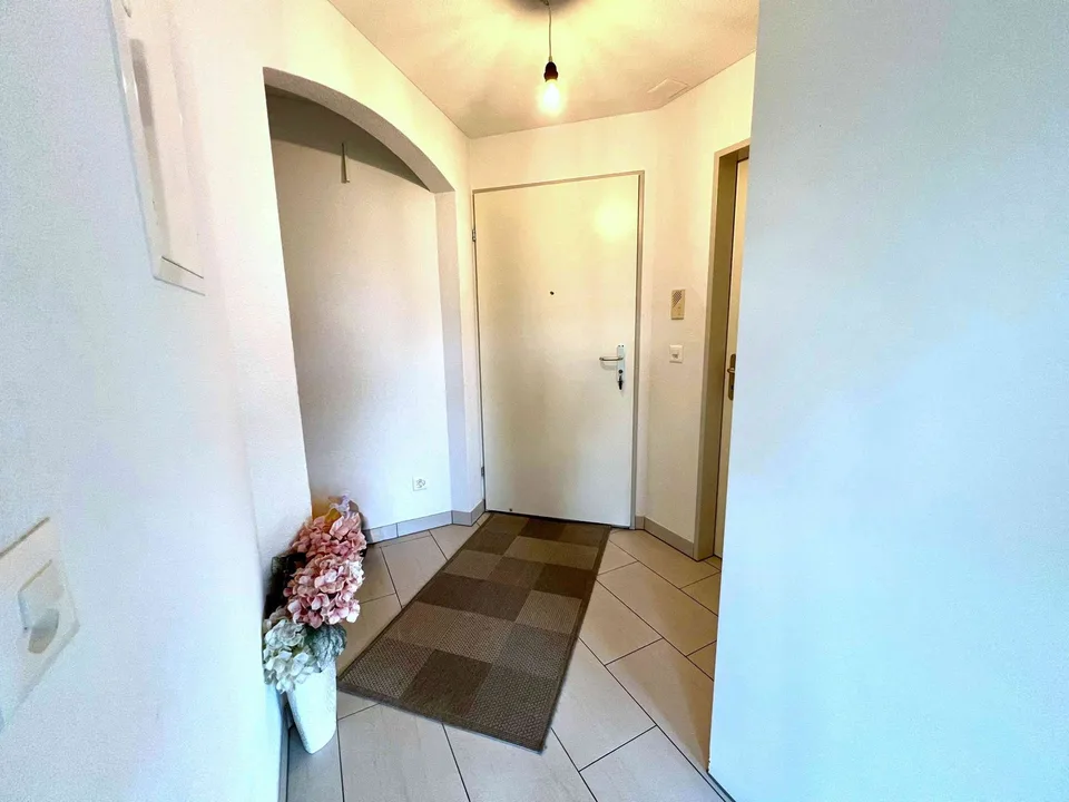 Wohnung mit Sitzplatz und Garten