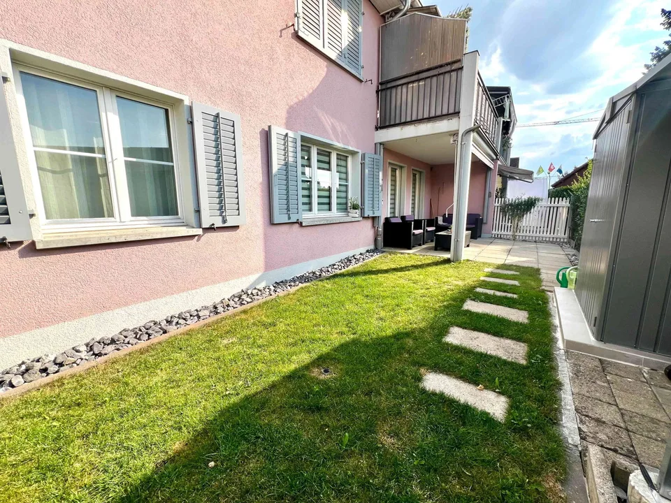 Wohnung mit Sitzplatz und Garten