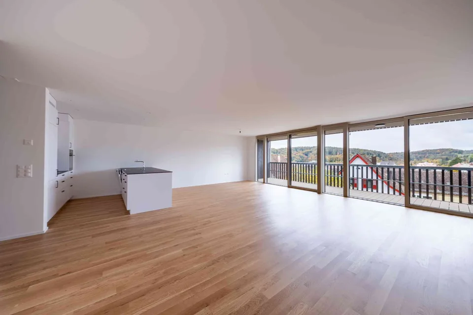 Attraktive 4 1/2-Zimmerwohnung 1. OG