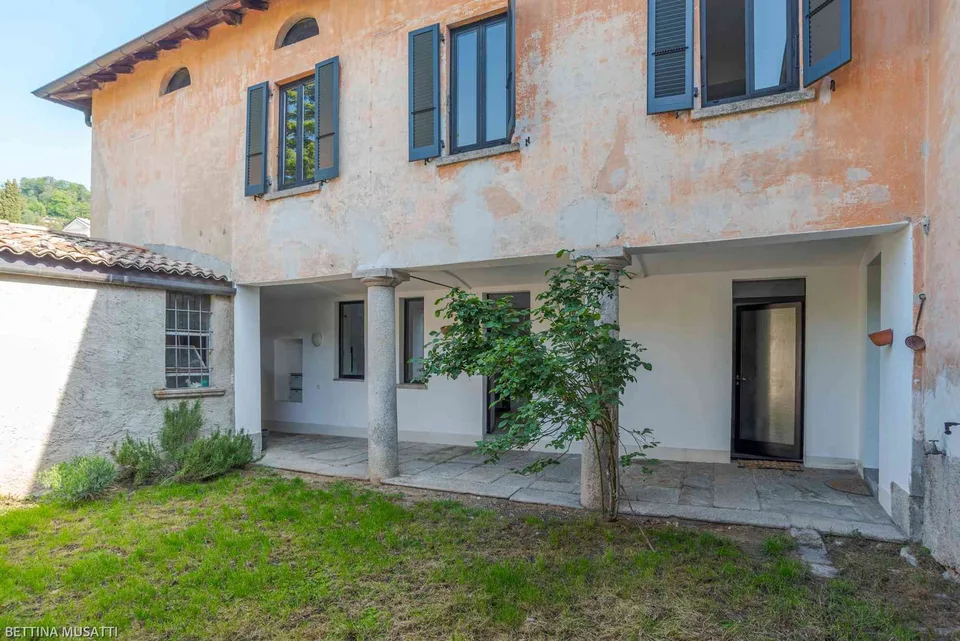 appartamento 4.5 su due livelli, in casa storica con piccola corte