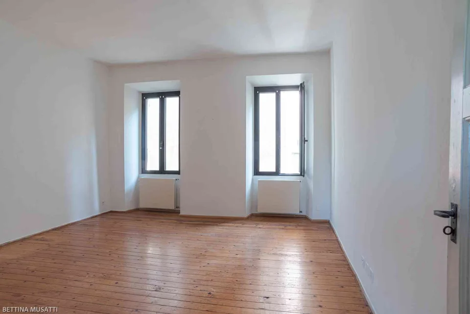 appartamento 4.5 su due livelli, in casa storica con piccola corte