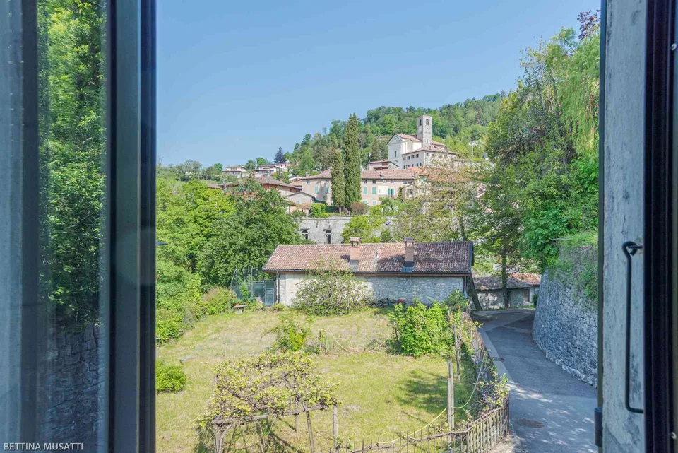 appartamento 4.5 su due livelli, in casa storica con piccola corte