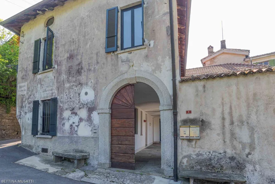 appartamento 4.5 su due livelli, in casa storica con piccola corte