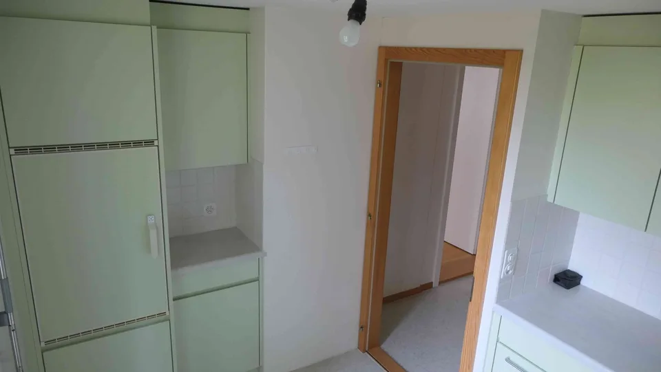 ruhige, sonnige 4-Zimmer Wohnung im 1. OG mit Sitzplatz im Garten
