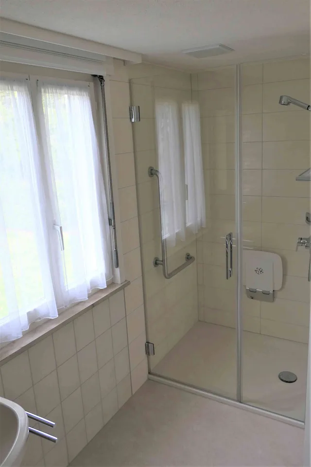 ruhige, sonnige 4-Zimmer Wohnung im 1. OG mit Sitzplatz im Garten