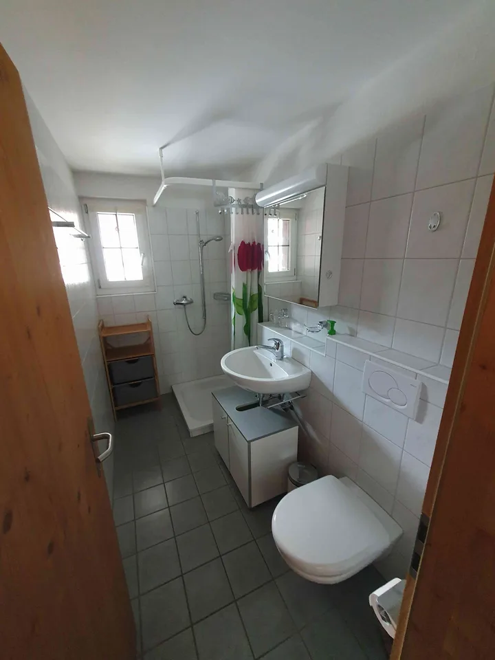 Ruhige 2.5-Zimmer-Wohnung in Surrein