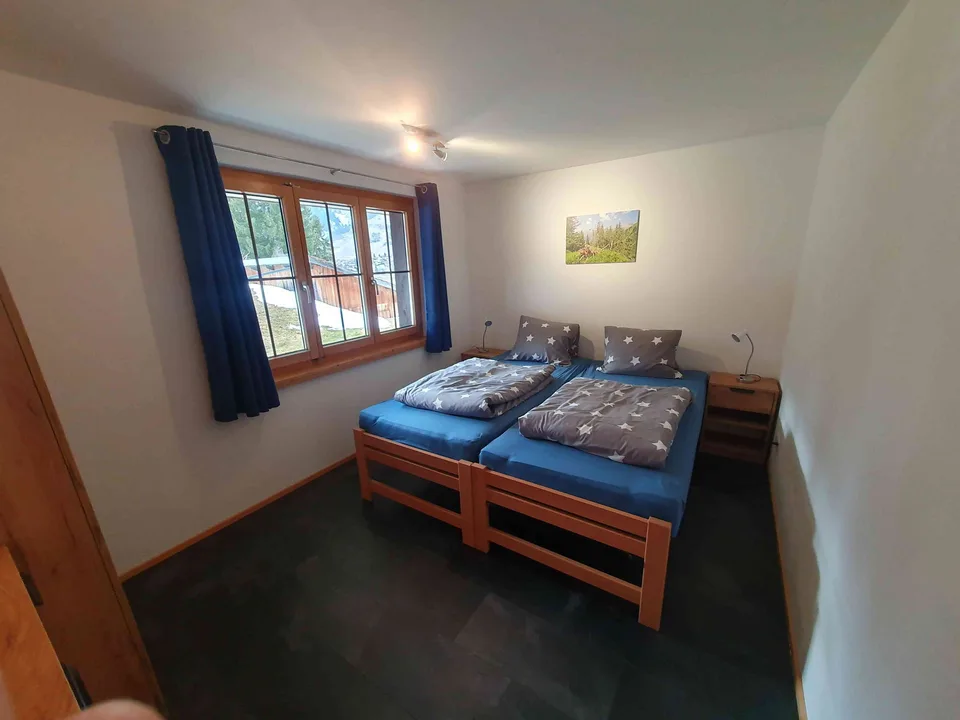 Ruhige 2.5-Zimmer-Wohnung in Surrein
