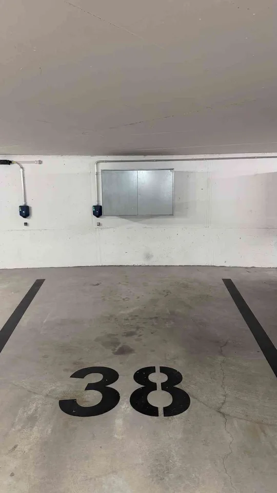 Zentraler Parkplatz Tiefgarage unbefristet / Garage Parking Wiedikon