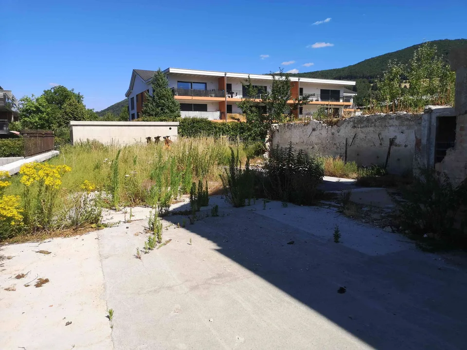 Maison à rénover complètement au centre du village