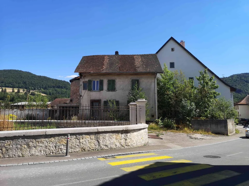 Maison à rénover complètement au centre du village