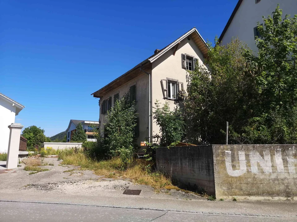 Maison à rénover complètement au centre du village