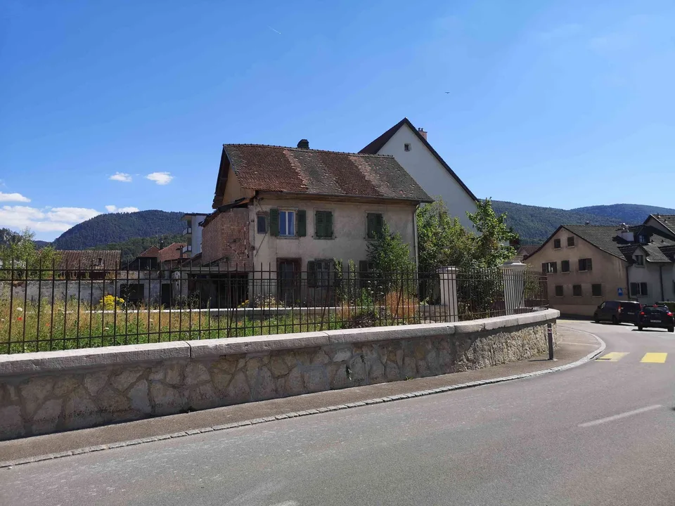 Maison à rénover complètement au centre du village