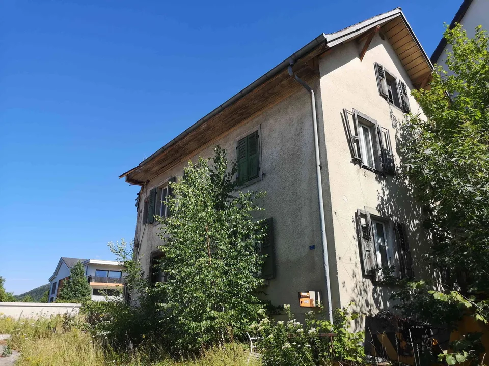 Maison à rénover complètement au centre du village