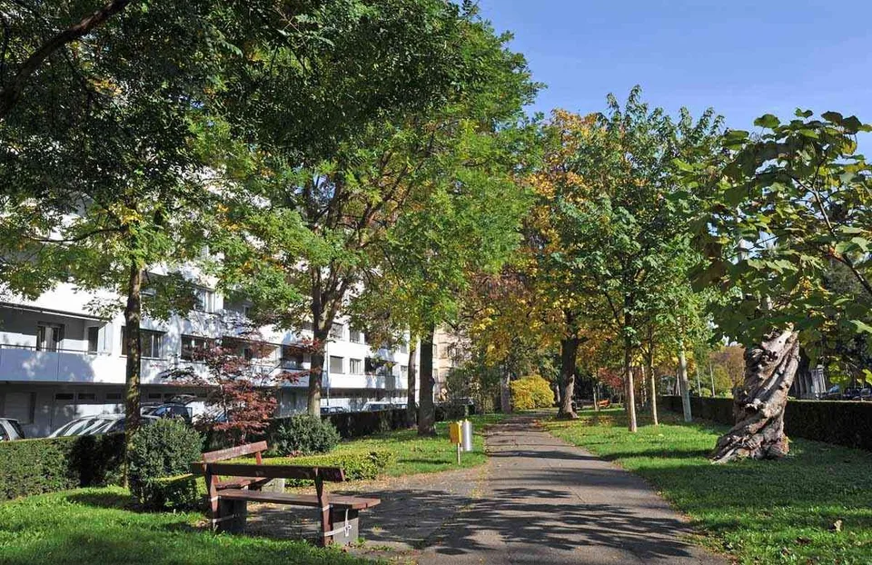 1.11 AESCHENPLATZ top spot & parks, 4 bedrms, 2 baths, 3 balcs, 4350