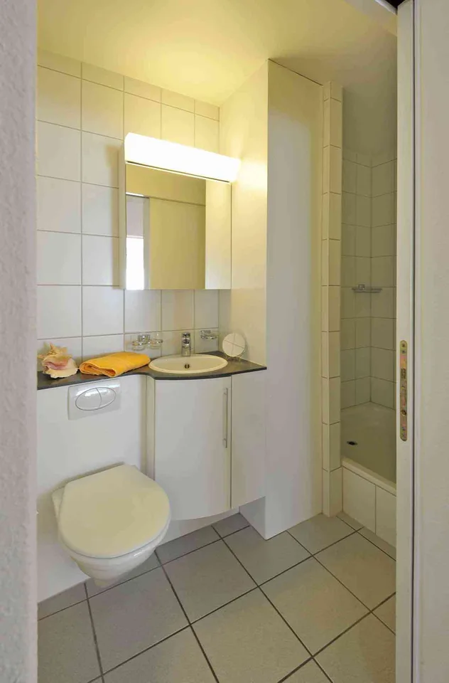 1.11 AESCHENPLATZ top spot & parks, 4 bedrms, 2 baths, 3 balcs, 4350